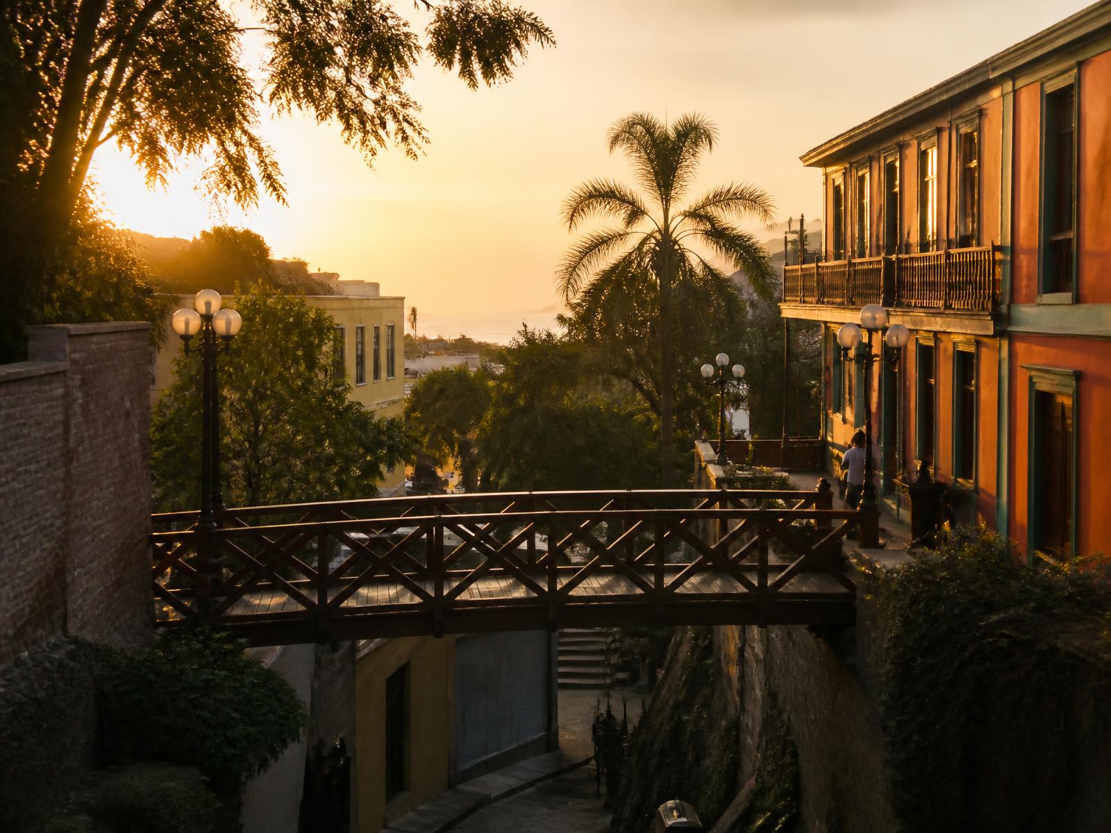 Barranco al atardecer, Lima